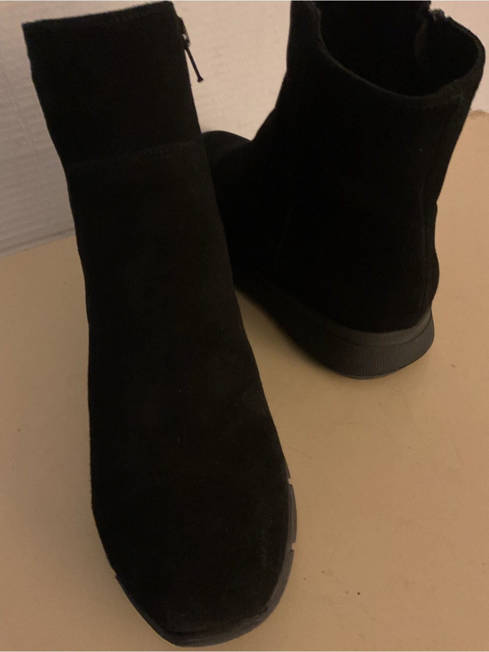 La CANADIENNE women Black Suede Chelsea boots US 7.5